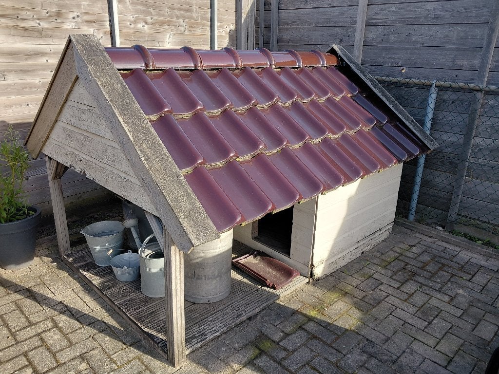 Hondenhok met dakpannen te koop, Ophalen, 100 cm of meer, Hondenhok, 110 cm of meer