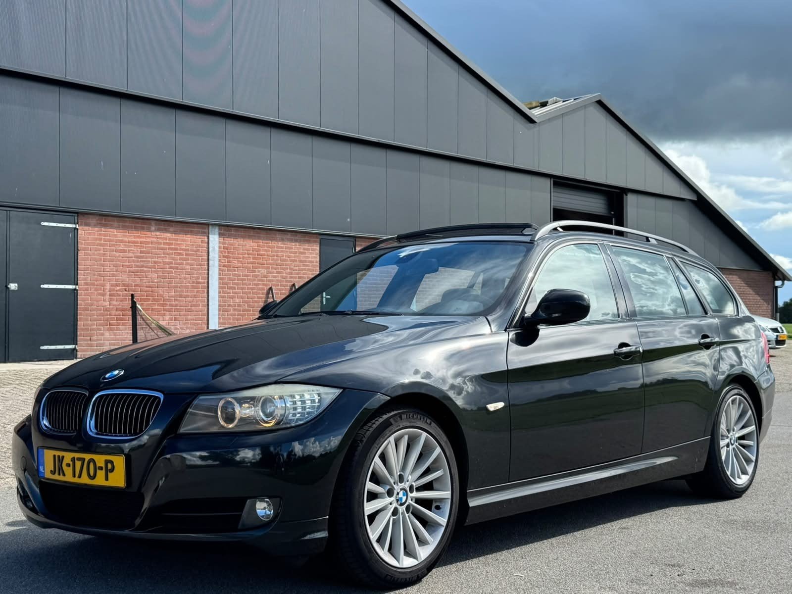 BMW 3-Serie 3.0 D 325 145KW Touring AUT 2008 Zwart, Auto's, Automaat, Achterwielaandrijving, Beige, Zwart