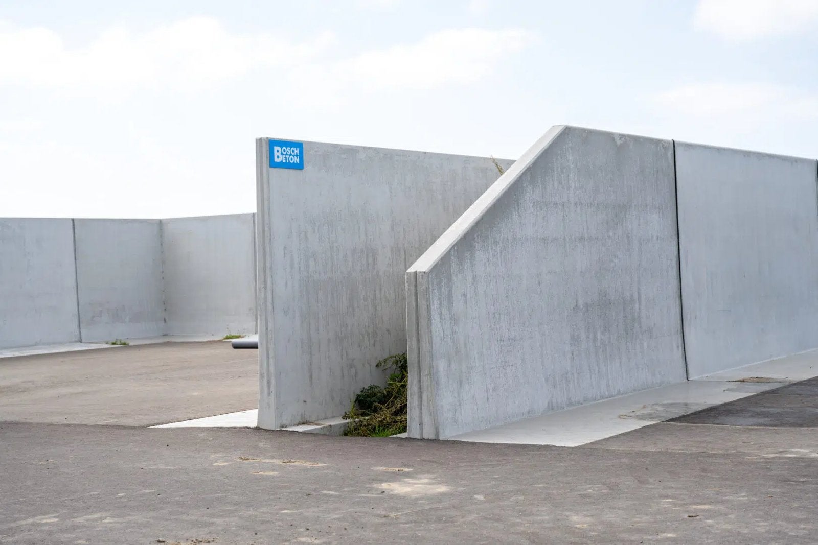 GEZOCHT: sleufsilowanden / keerwanden ca. 2 meter hoog, Ophalen of Verzenden