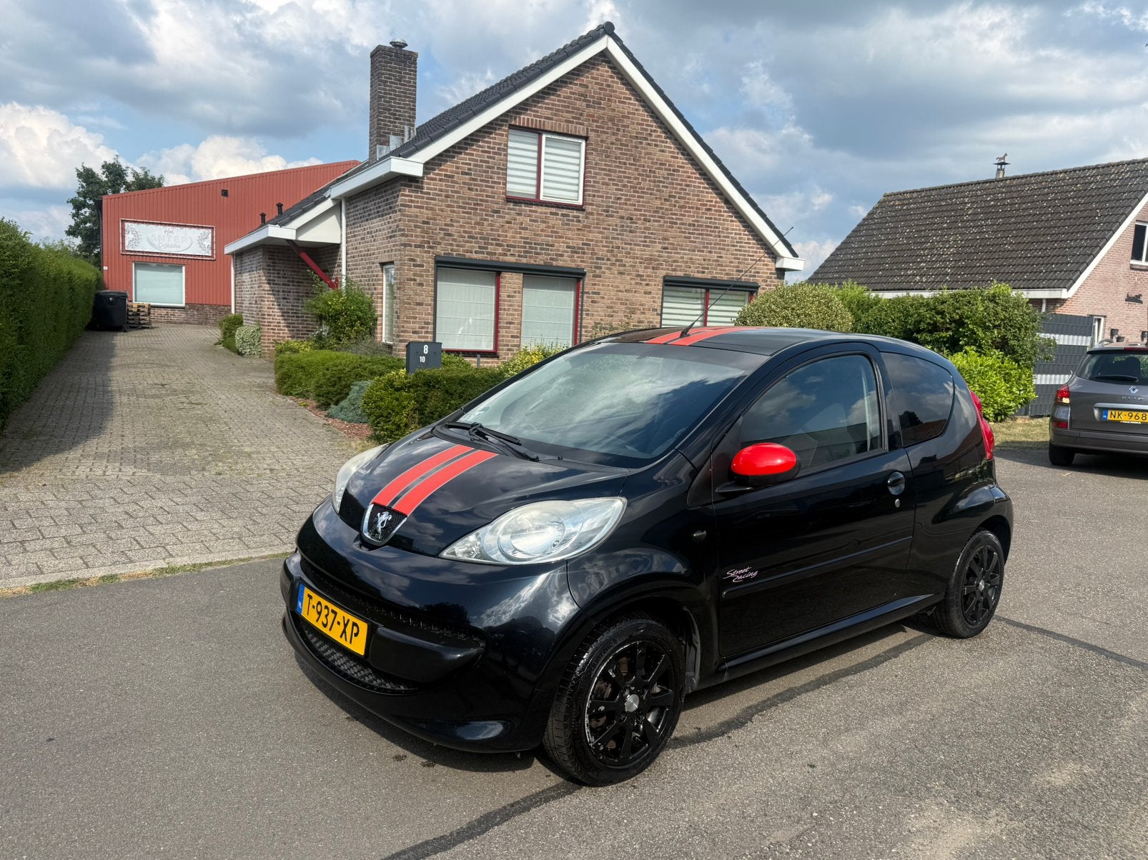 Te Koop Peugeot 107 1.0 - Sport - airco etc, Voorwielaandrijving, 765 kg, 4 stoelen, Bedrijf
