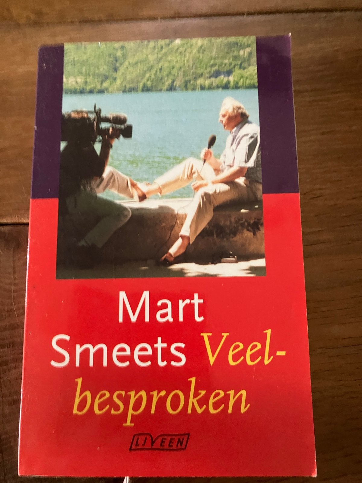 Mart Smeets Veelbesproken - Boek over sportjournalistiek, Ophalen of Verzenden, Zo goed als nieuw