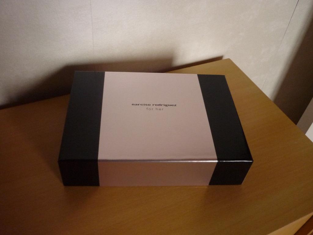 Zwart roze kartonnen doos opbergdoos van Narciso Rodriguez, Ophalen of Verzenden, Nieuw, Rechthoekig, Overige materialen