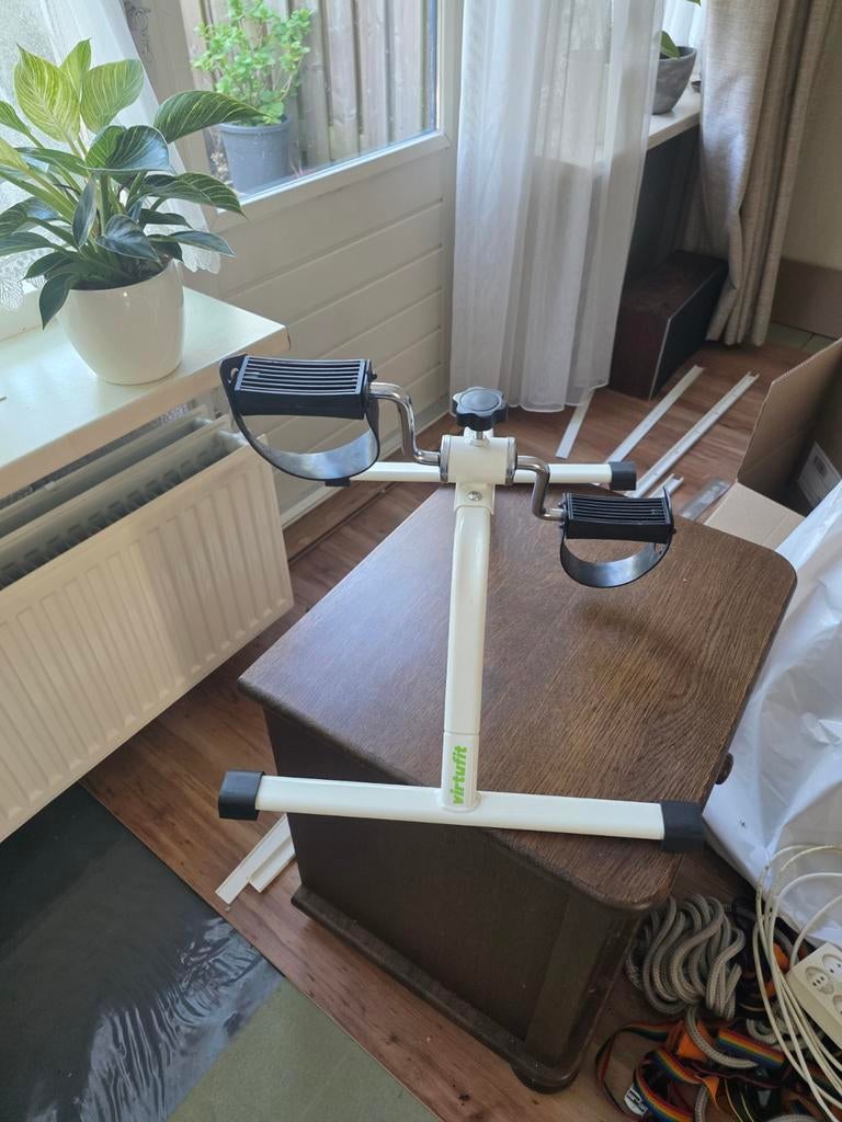 VirtuFit Stoelfiets - Beweeg je benen vanuit je stoel, Ophalen