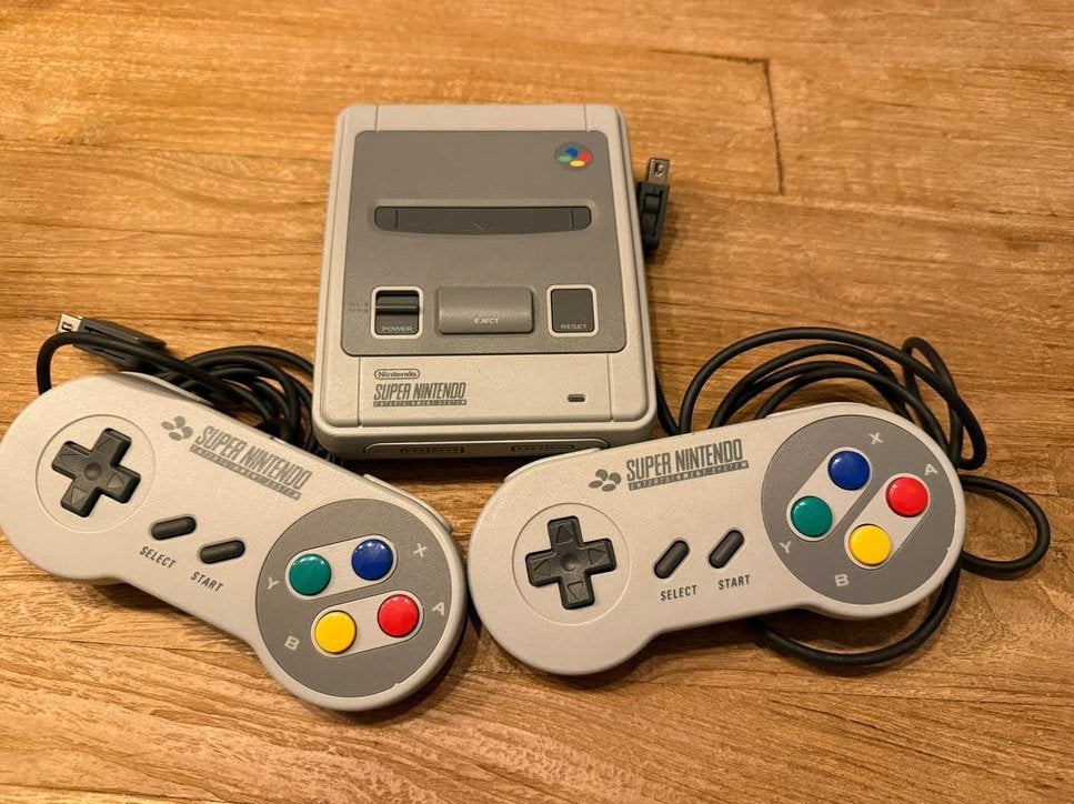 Nintendo classic Mini: Super Nintendo, Ophalen of Verzenden, Gebruikt, Met 2 controllers