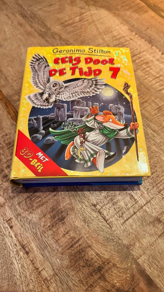 BOEKEN GERONIMO STILTON   REIS DOOR DE TIJD 7 & FANTASIA 1, Ophalen of Verzenden, Zo goed als nieuw, Fictie algemeen