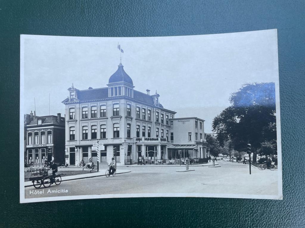 ansichtkaart van Leeuwarden ; Hotel Amicitia 2., Verzenden, 1940 tot 1960, Friesland