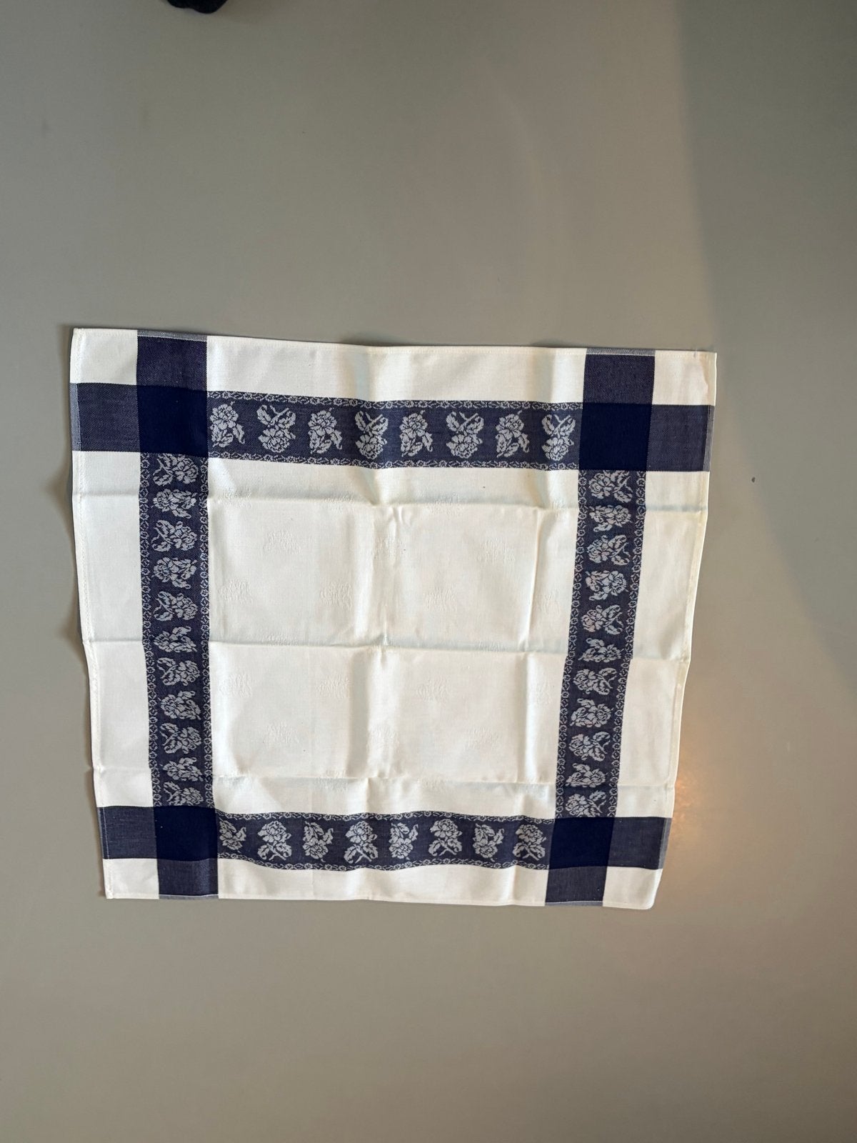 Vintage wit tafellaken met blauw geblokt patroon, Ophalen of Verzenden, Gebruikt, Rechthoek