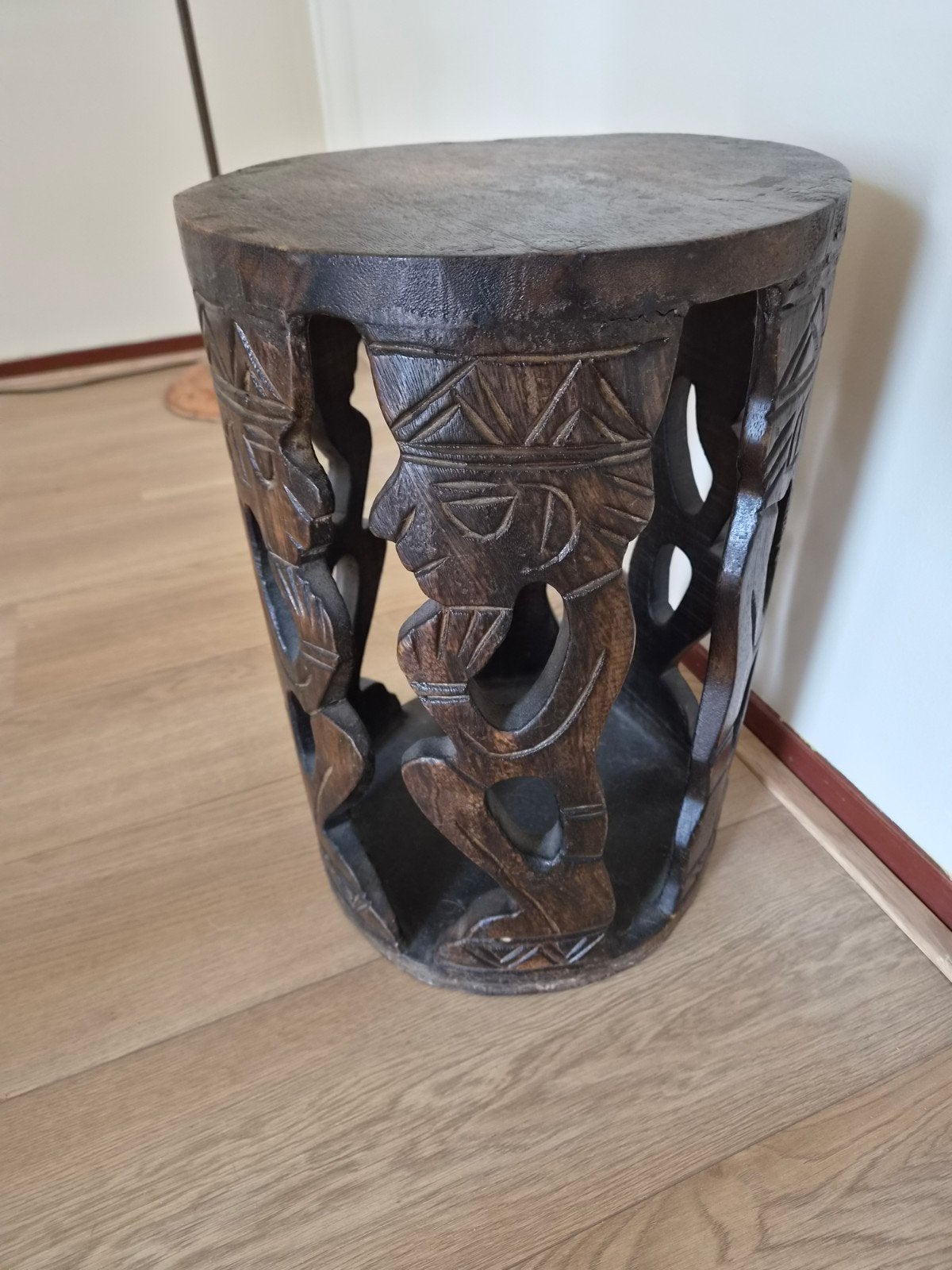 Bijzettafeltje, Minder dan 55 cm, Gebruikt, Rond, Afrikaans