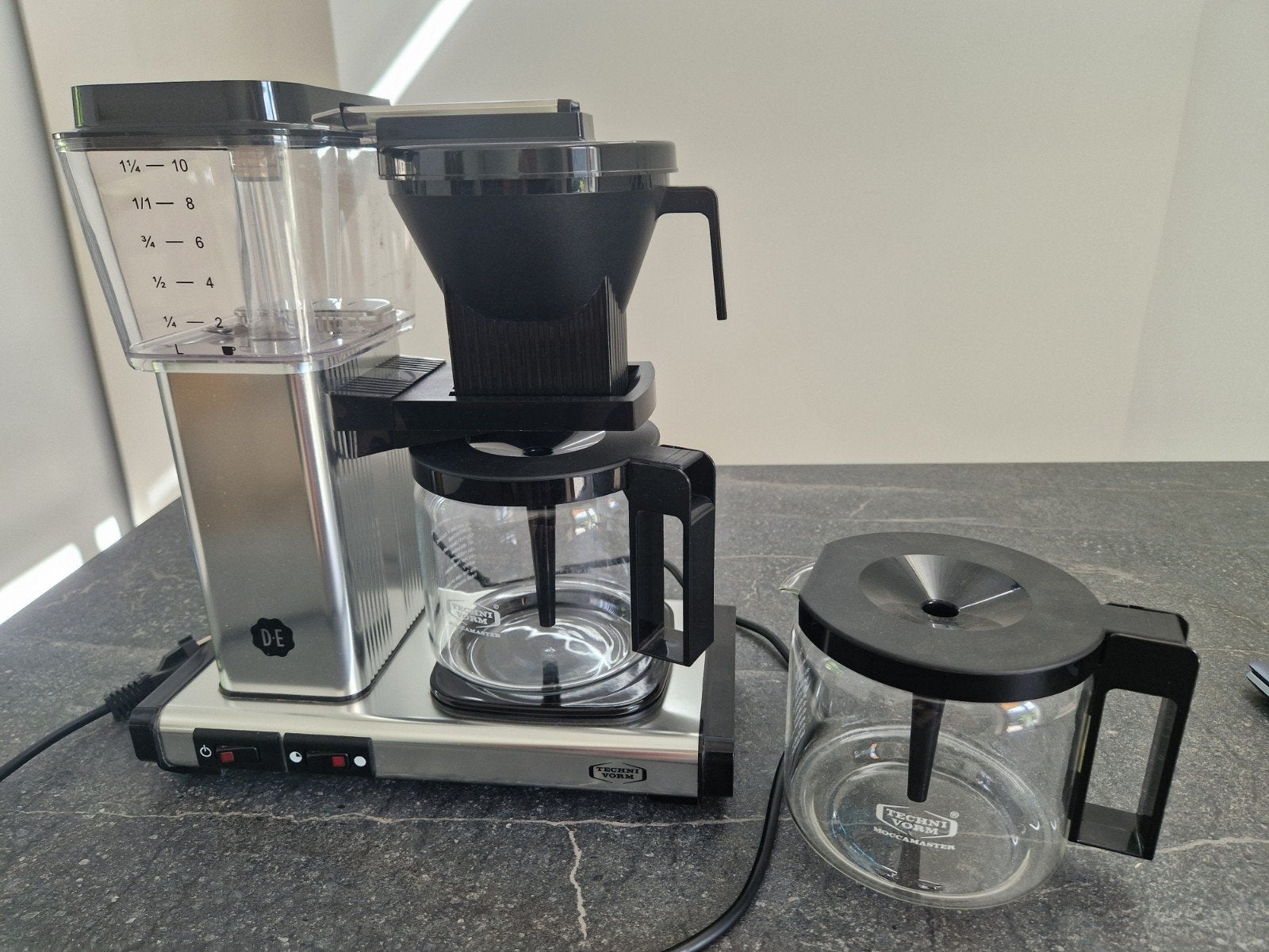 Douwe Egberts Koffiezetapparaat - Zo goed als n, Stoompijpje, 10 kopjes of meer, Koffiemachine, Gemalen koffie