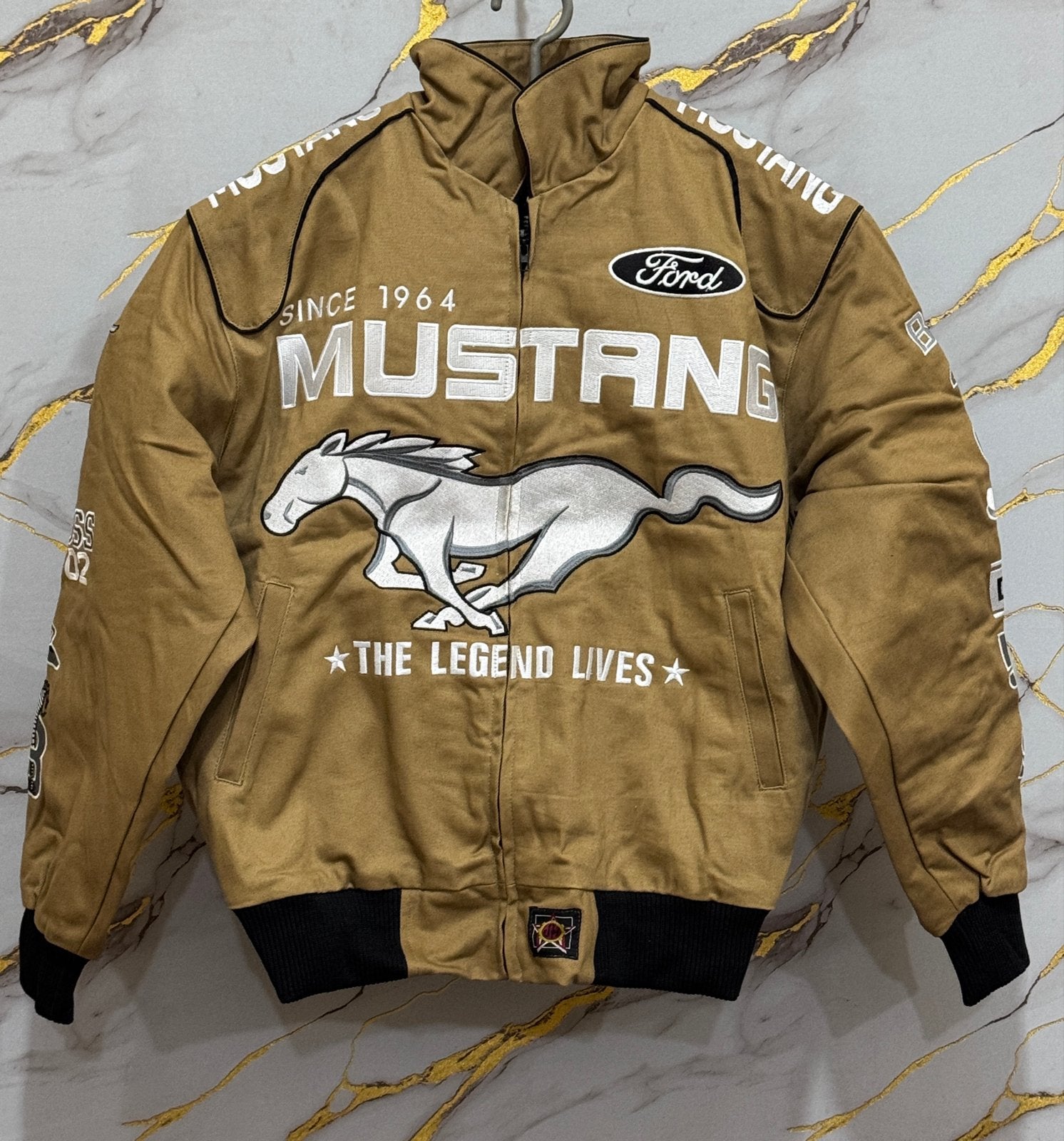 Ford Mustang Racing Jacket - The Legend Lives, Ophalen, Zo goed als nieuw, Maat 56/58 (XL), Bruin
