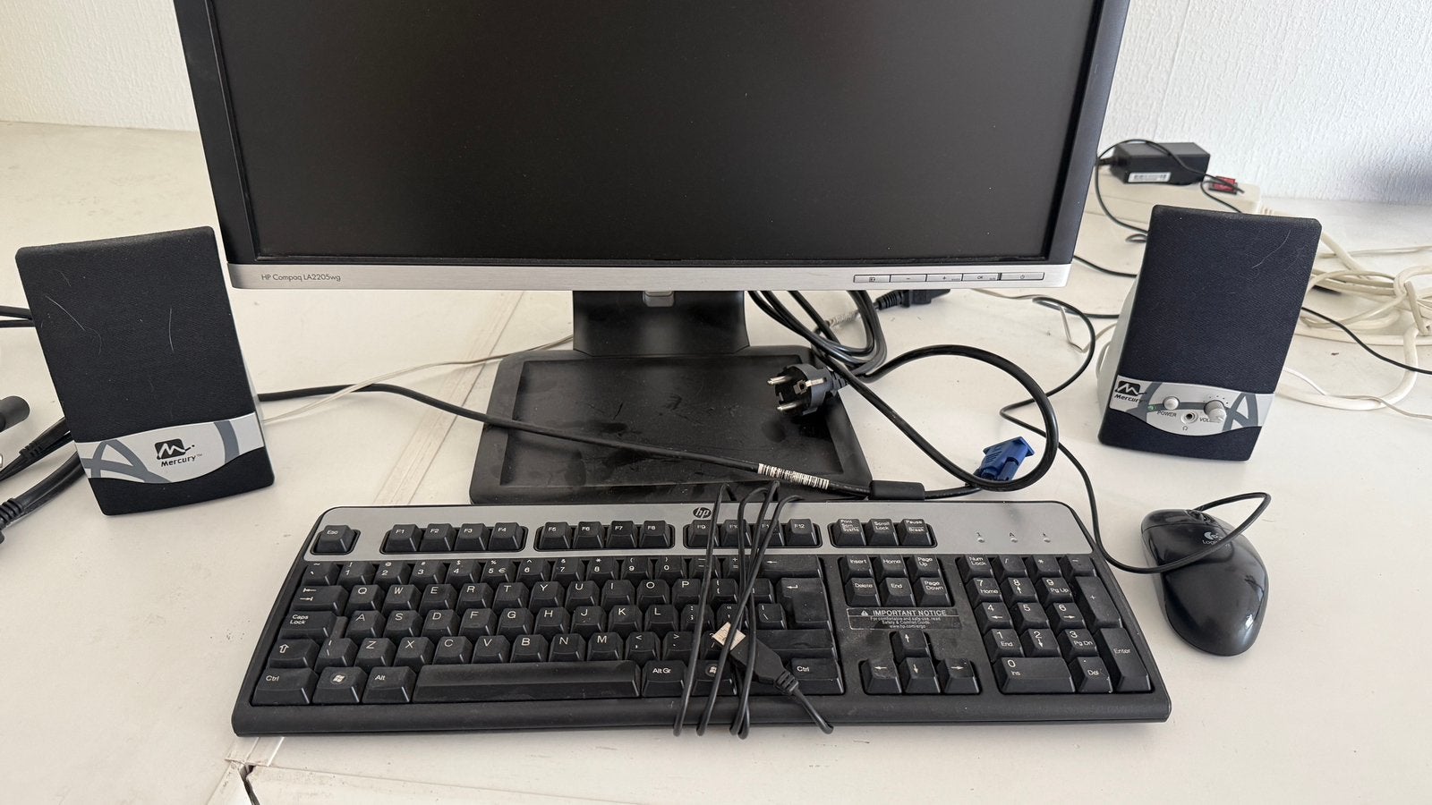 HP LCD Scherm met Toetsenbord’ muis en Speakers., Computers en Software, Ophalen, Gebruikt, In hoogte verstelbaar, DisplayPort