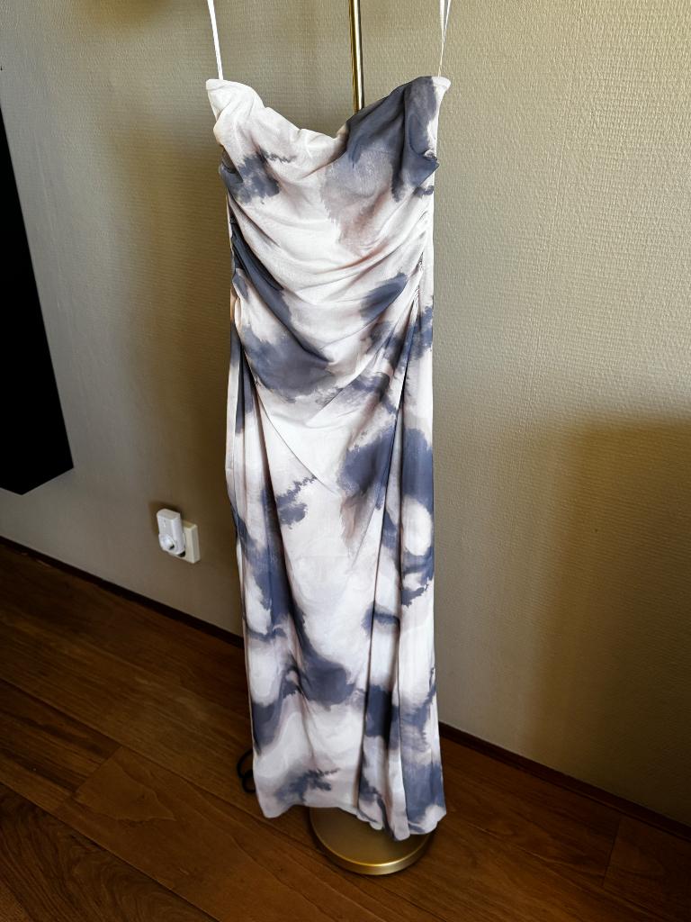 Stradivarius strapless jurk, Ophalen of Verzenden, Zo goed als nieuw, Roze, Maat 34 (XS) of kleiner