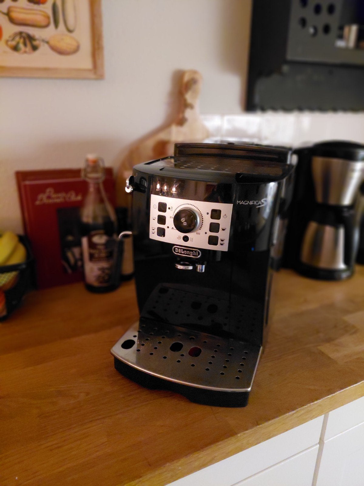 De'Longhi Magnifica S, 10 kopjes of meer, Afneembaar waterreservoir, Koffiemachine, Refurbished