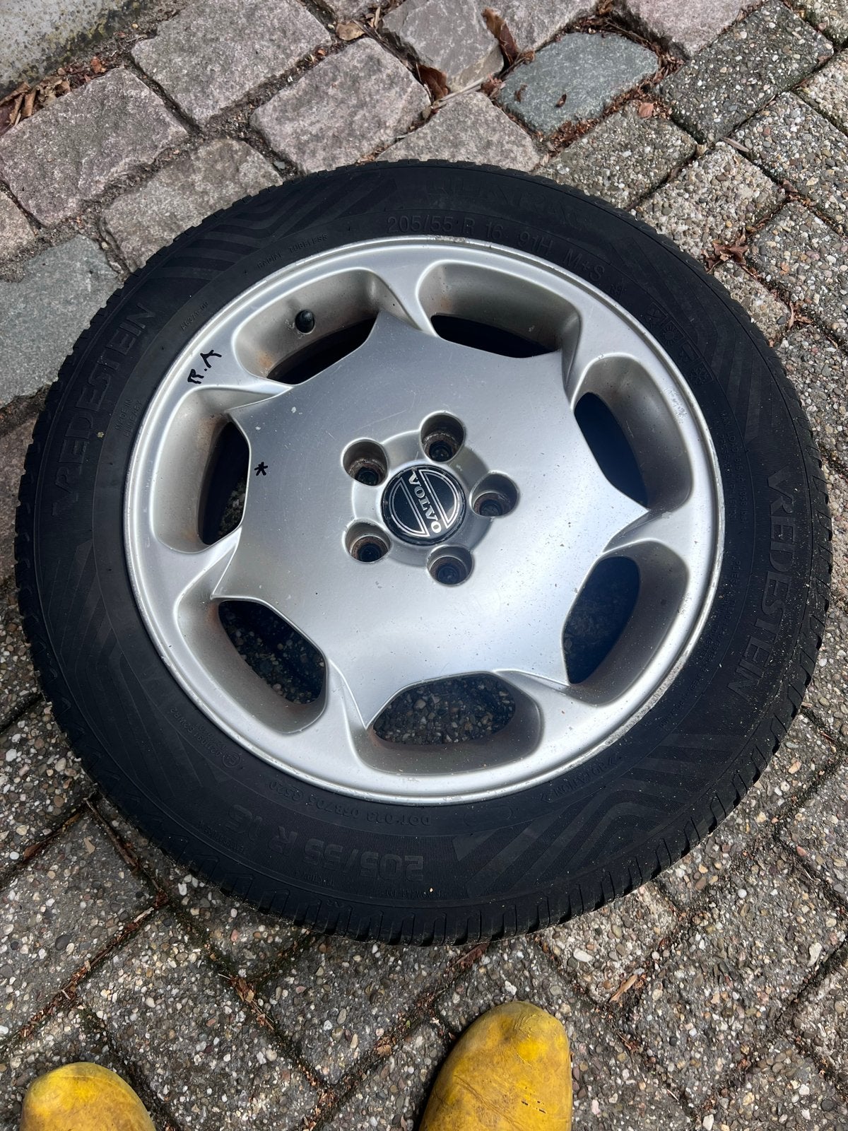 4 Vredestein Quatrac All Season 205/55R16 op Volvo velgen, Gebruikt, 16 inch, Banden en Velgen, All Season