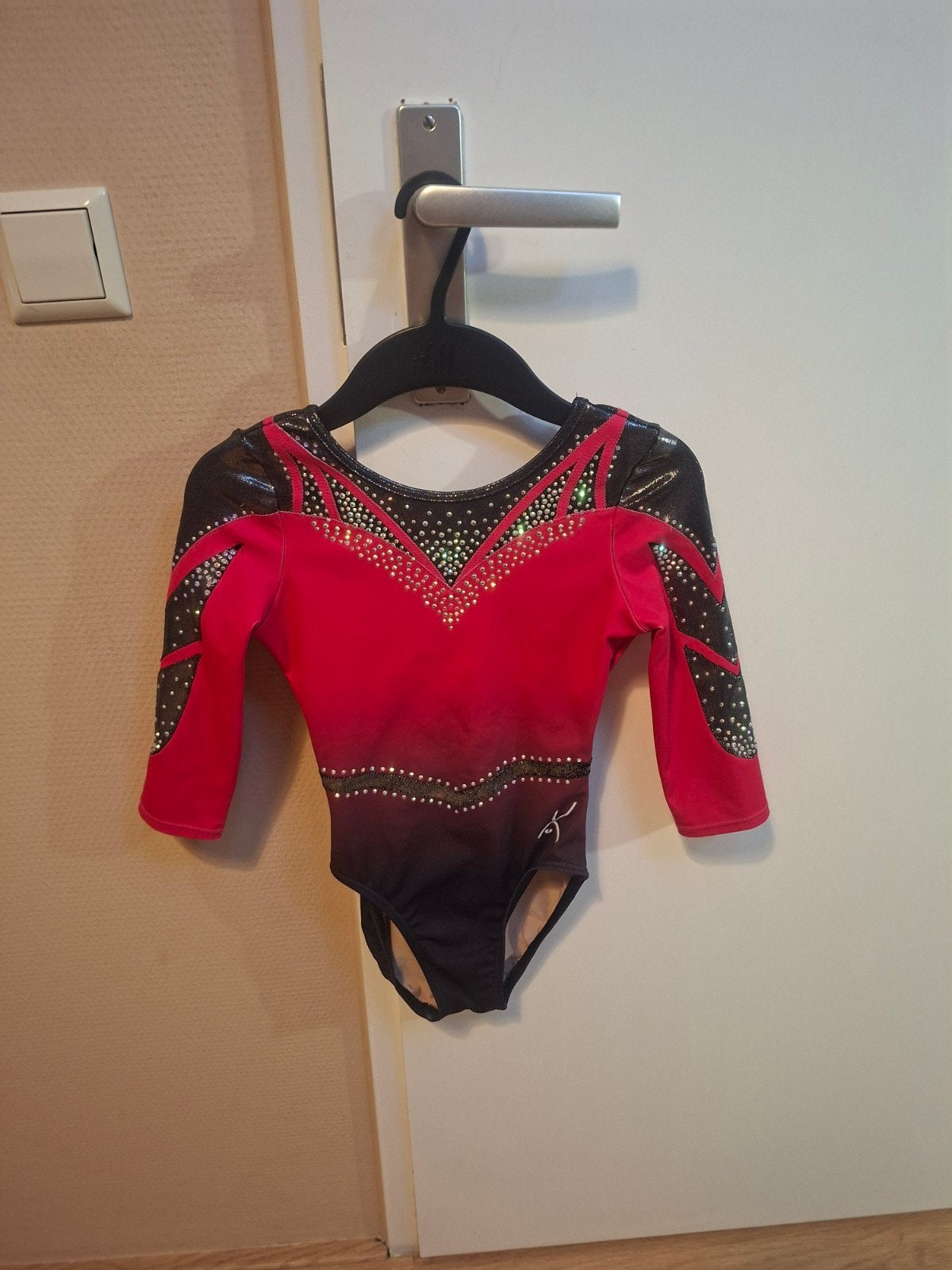 Turnpakje roze/zwart met steentjes, Onbekend, Ophalen, Gedragen
