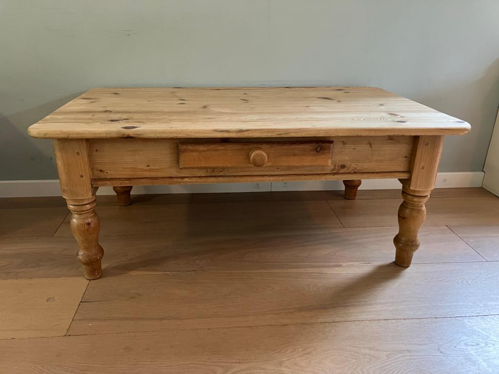 Massief grenen salontafel met lade, Huis en Inrichting, Tafels | Salontafels, Ophalen, Gebruikt, 100 tot 150 cm, 50 tot 100 cm