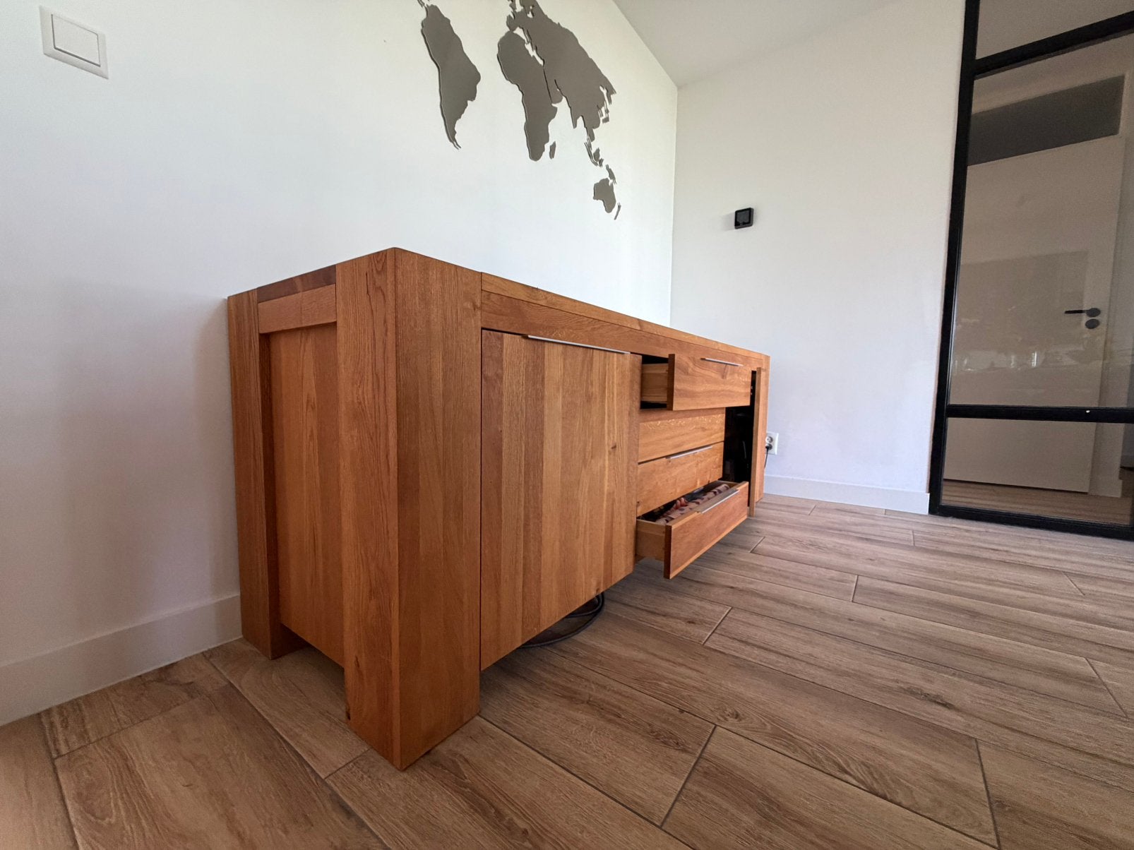 Robuust eiken dressoir 228 x 64 cm Hoogte 78 cm, Ophalen, 150 tot 200 cm, Eikenhout, Zo goed als nieuw