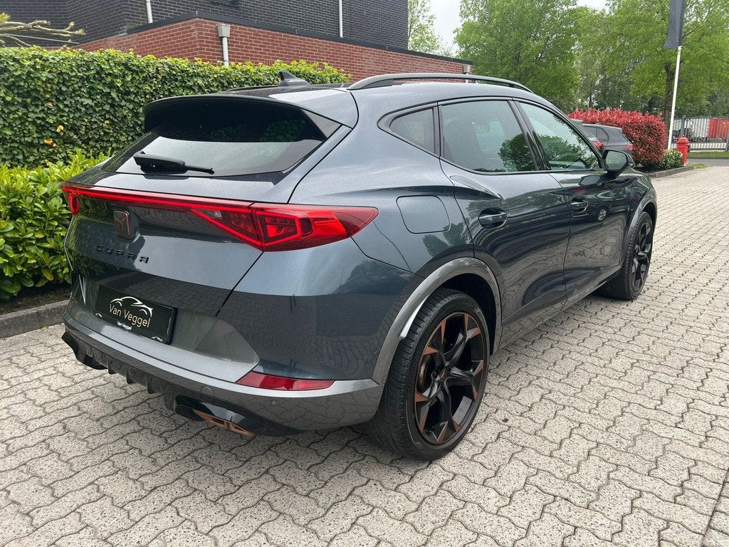 CUPRA Formentor 1.4 e-Hybrid VZ Performance 245pk, panorama,, Zwart, 4 cilinders, Formentor, Blauw