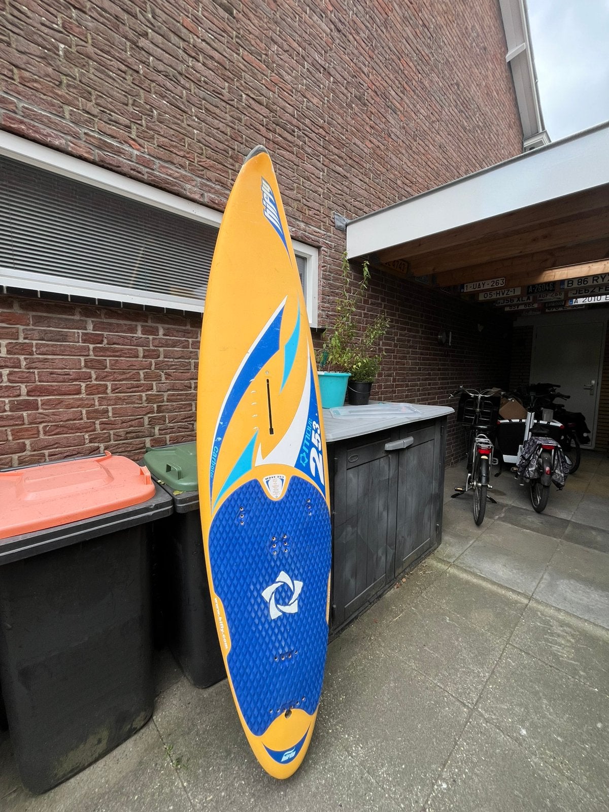 Windsurfboard met schade 8’3, Watersport en Boten, Windsurfen, Ophalen, 250 tot 300 cm, Gebruikt, Met vin(nen)