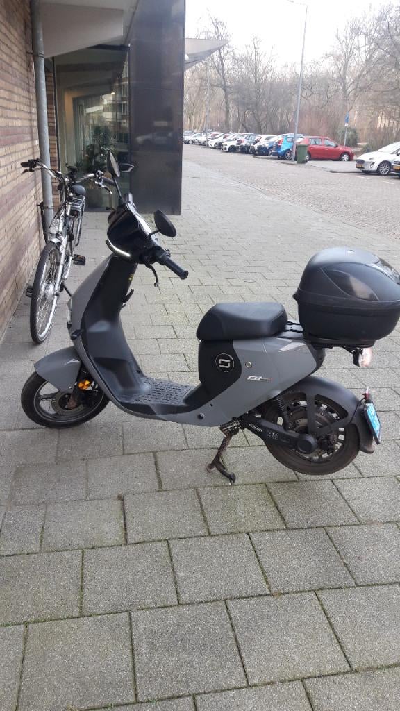 Scooter Elektrisch. Altijd binnen gestaan. 300 euro, Ophalen, Elektrisch, Zo goed als nieuw, Maximaal 25 km/u