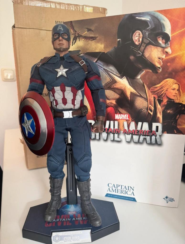 Hot Toys Captain America, Ophalen of Verzenden, Zo goed als nieuw