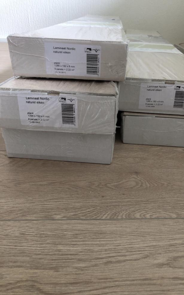 5 pakken laminaat Nordic naturel eiken v-groef + 2x isotac, Ophalen, 50 tot 150 cm, Nieuw, 10 m² of meer