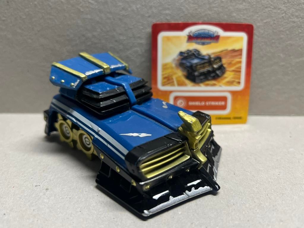 Skylanders Superchargers Shield Striker mét sticker, 1 speler, Racen en Vliegen, Ophalen of Verzenden, Zo goed als nieuw