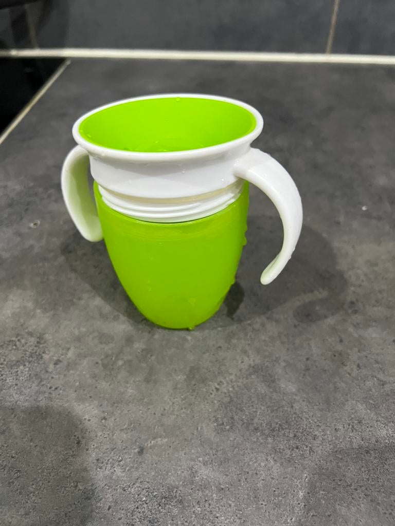 Training beker voor kinderen om te leren drinken, Ophalen of Verzenden, Zo goed als nieuw, Beker of Kan
