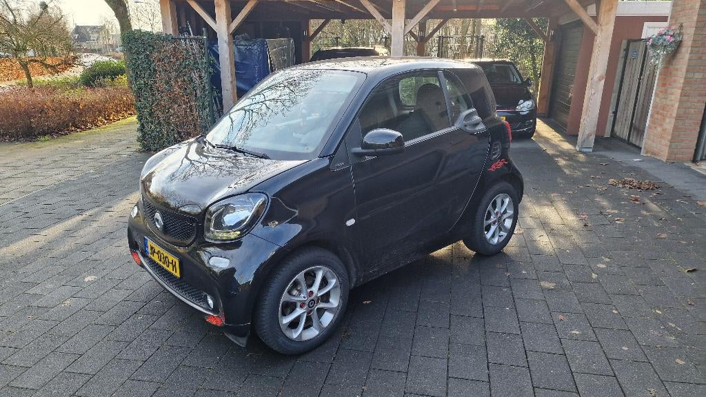 Smart ForTwo 1.0 52KW Coupe 2016 Zwart Passion Panorama, Zwart, Origineel Nederlands, 24 km/l, Handgeschakeld