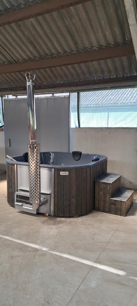 Vierkante hot tub, houtkachel, isolatiecover, bar en trap, Tuin en Terras, Bubbelbaden en Hottubs, Ophalen, Trap, Nieuw, Wellnessandgarden