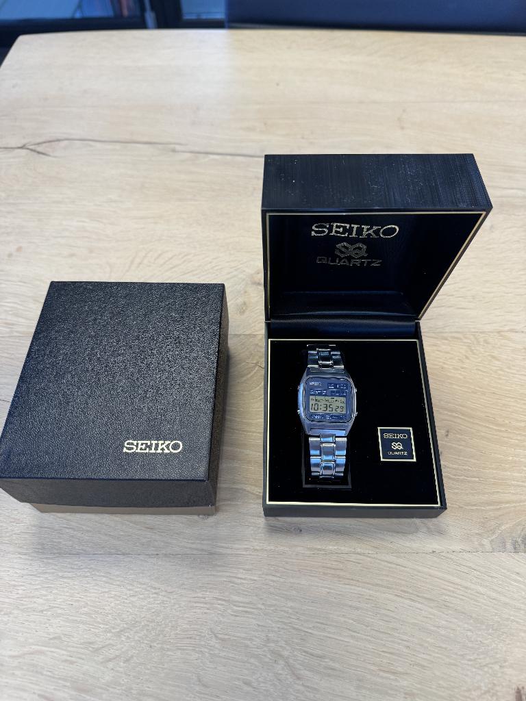 Seiko A127-5010 LCD horloge met box en ombox.Mooie set., Staal, Polshorloge, Ophalen of Verzenden, Zo goed als nieuw