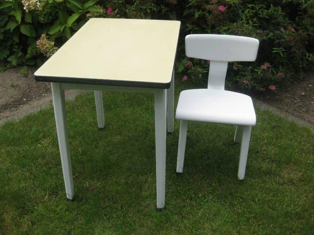 schoolstoeltje en tafeltje wit geverfd, Kinderen en Baby's, Kinderkamer | Tafels en Stoelen, Ophalen, Gebruikt, Tafel(s)