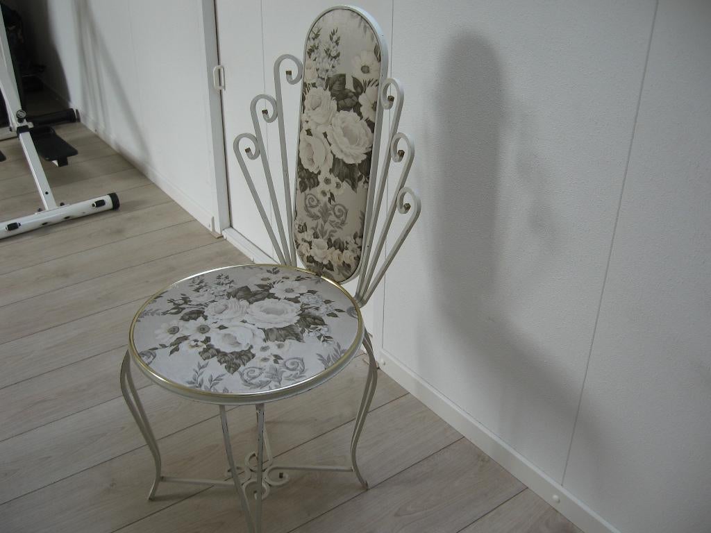 Leuk brocant oud frans stoeltje bekleed €20,00 smeedijzer., Antiek en Kunst, Ophalen