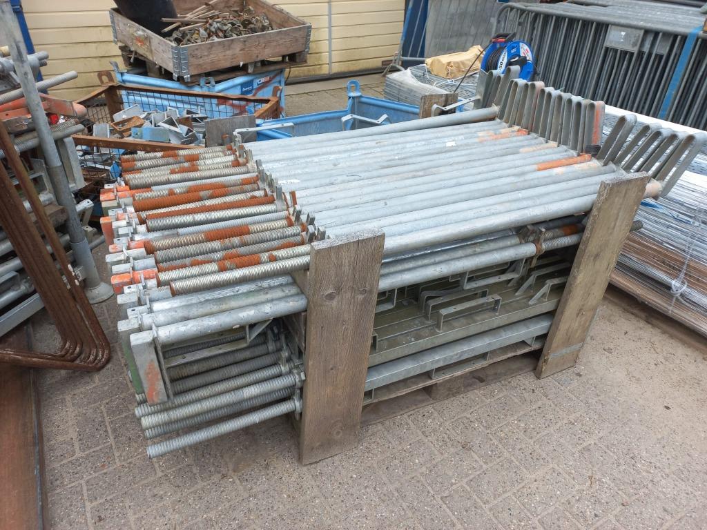 klembalusters gebruikt totaal ca 300 stuks