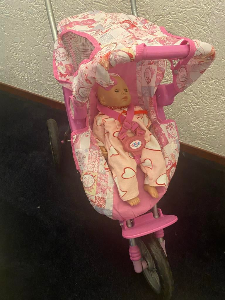 Bratz Babypop met kinderwagen, Kinderen en Baby's, Speelgoed | Poppen, Ophalen, Gebruikt, Babypop