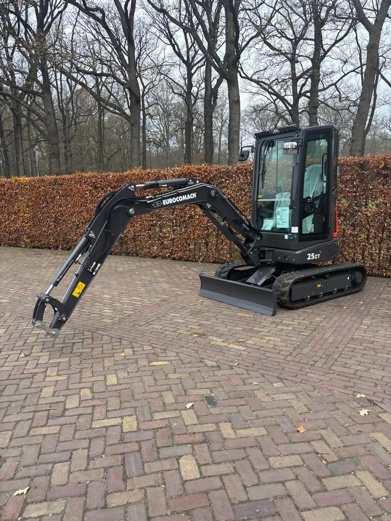 Eurocomach 25 ZT Minigraver met Sloopfunctie, Zakelijke goederen, Machines en Bouw | Kranen en Graafmachines, Ophalen of Verzenden