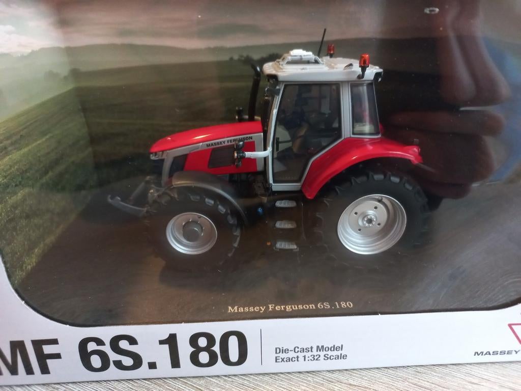 Massey Ferguson 6S.180 UH, Hobby en Vrije tijd, Modelauto's | 1:32, Ophalen of Verzenden, Nieuw, Tractor of Landbouw, Universal Hobbies