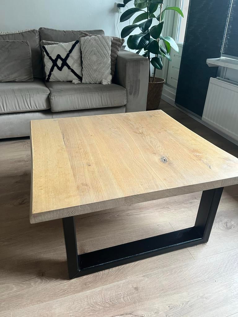 Handgemaakte tafel 80x80 met gebruikssporen, Gebruikt, Vierkant, Overige houtsoorten, 50 tot 100 cm