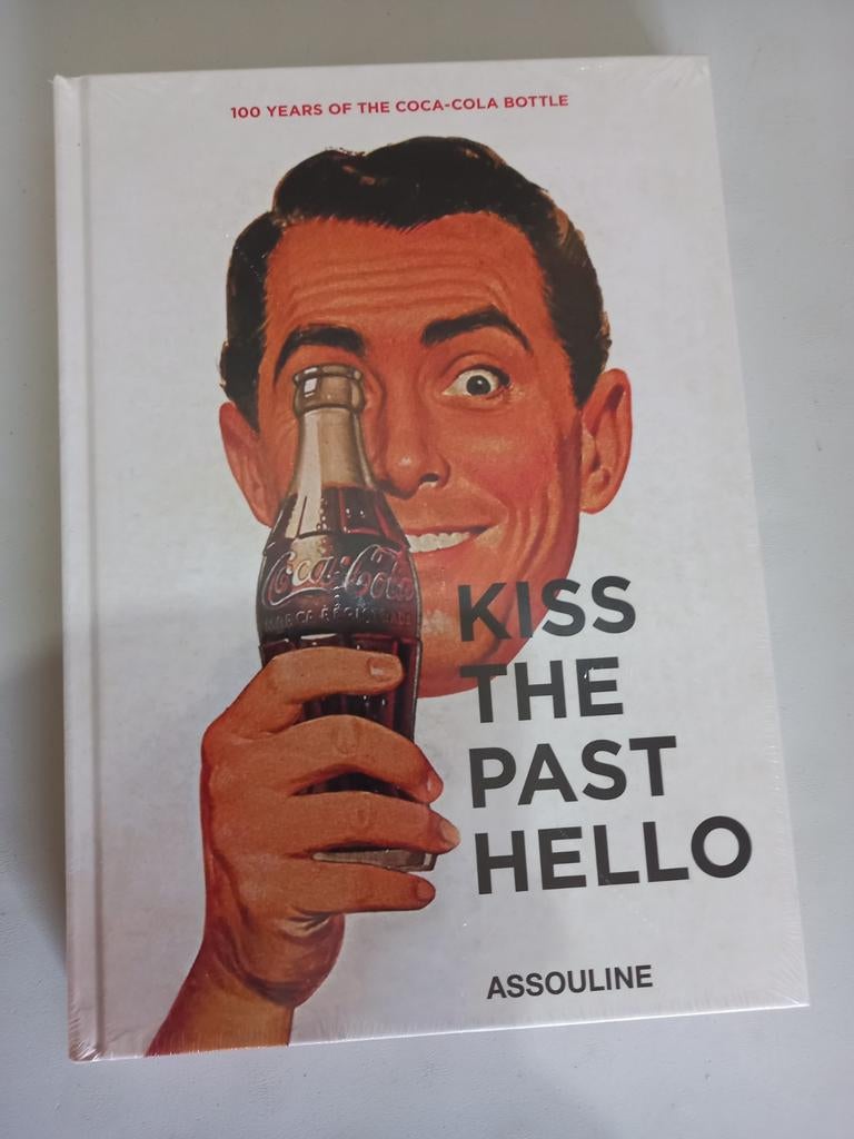 Coca-Cola: Kiss the Past Hello - Boek, Ophalen of Verzenden, Nieuw, Sport, Hobby en Vrije tijd