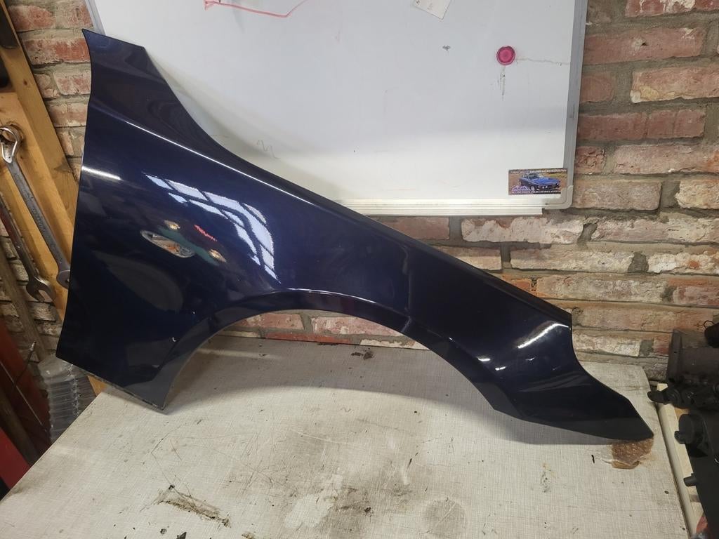 Tekoop bmw e6x spatbord rechts orientalblauw, Auto-onderdelen, Gebruikt, Ophalen of Verzenden, Spatbord, BMW
