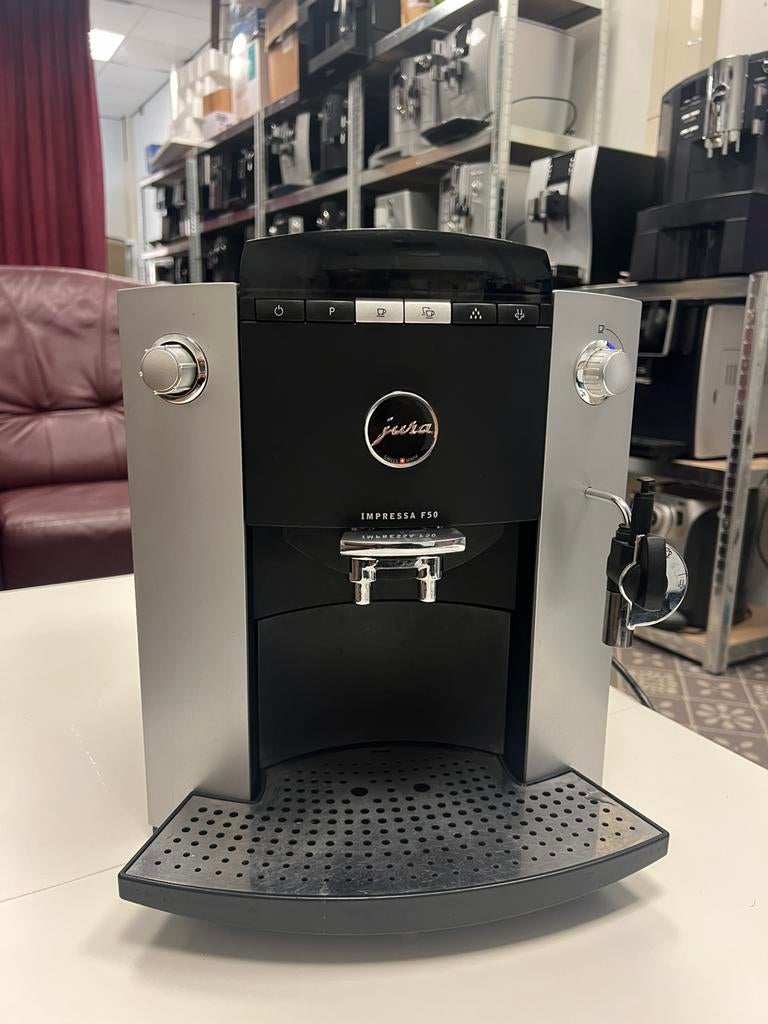 Jura F50 – Volledig gereviseerd, Witgoed en Apparatuur, Info@jura.com, 10 kopjes of meer, Ophalen of Verzenden, Zo goed als nieuw