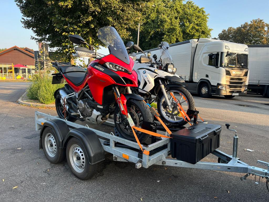 Motortrailer huren motor aanhanger huren km vrij 0651199897