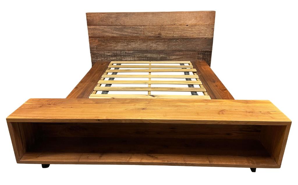 Solid wood queen sized bed, Ophalen, Bruin, Tweepersoons, Zo goed als nieuw