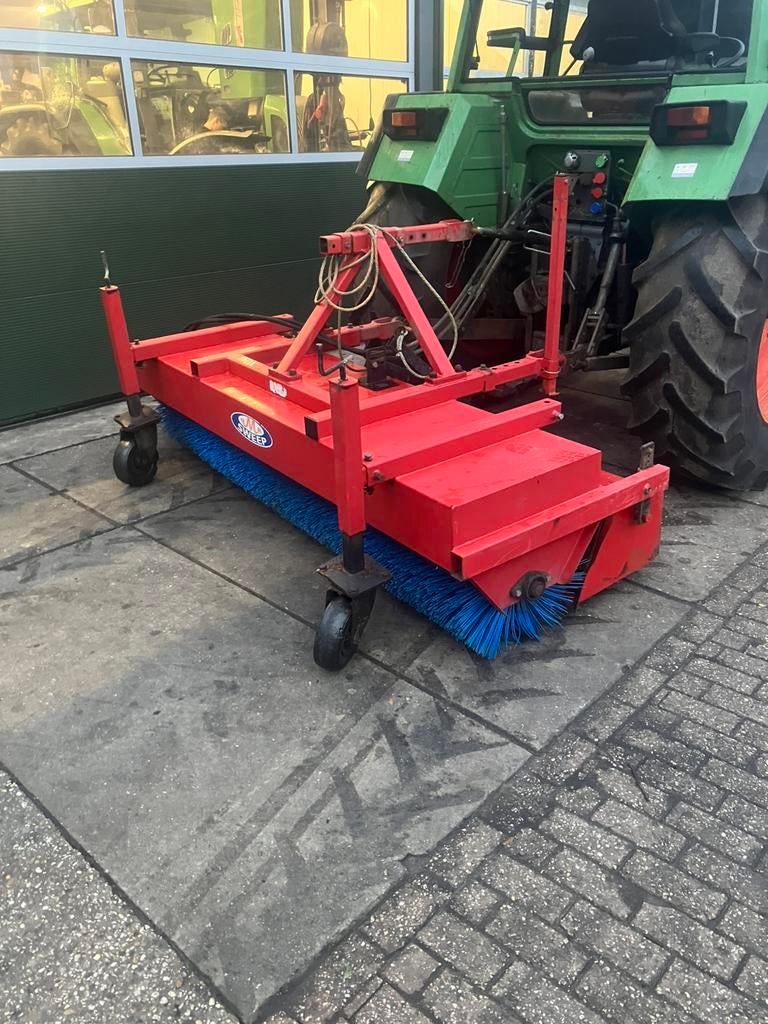 Veeg machine sweep trekker, Ophalen of Verzenden, Werkplaats, Gebouw of Erf