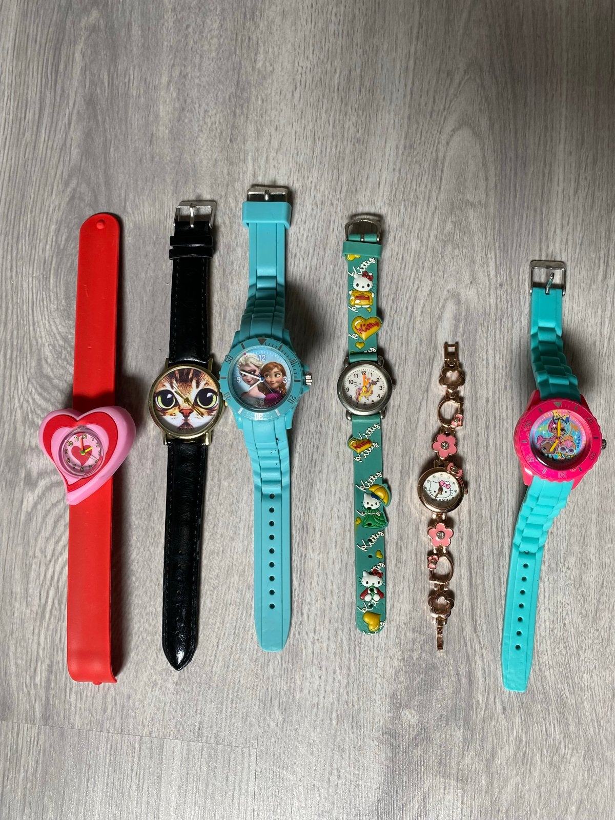 Diverse kinderhorloges: Hello Kitty, Frozen, L.O.L. en meer, Ophalen of Verzenden, Gebruikt, Meerkleurig, Meisje