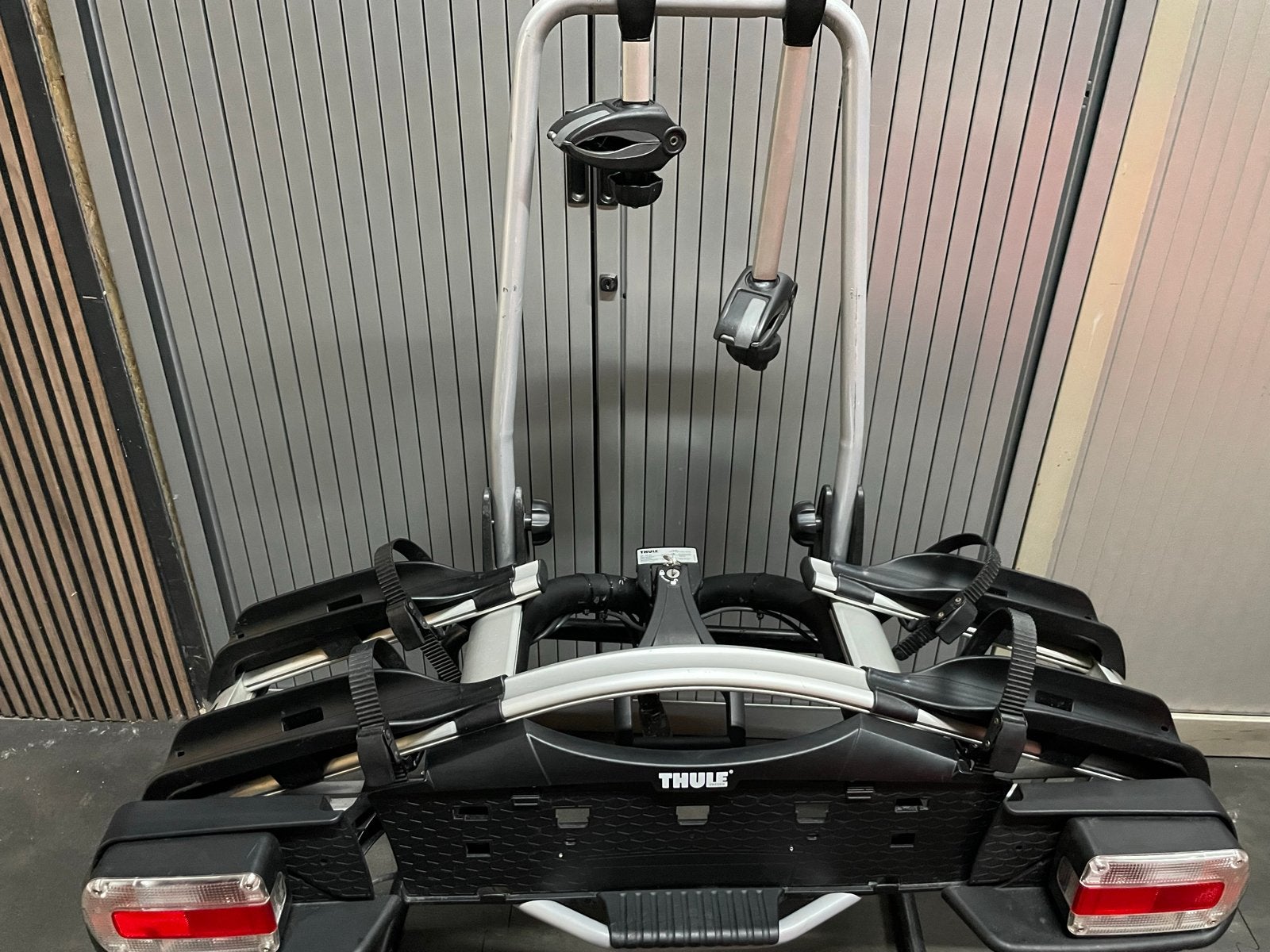 Thule 921 Fietsendrager - Licht, Kantelbaar, 7-polig, Auto diversen, Fietsendragers, Ophalen, Gebruikt, 2 fietsen, Trekhaakdrager