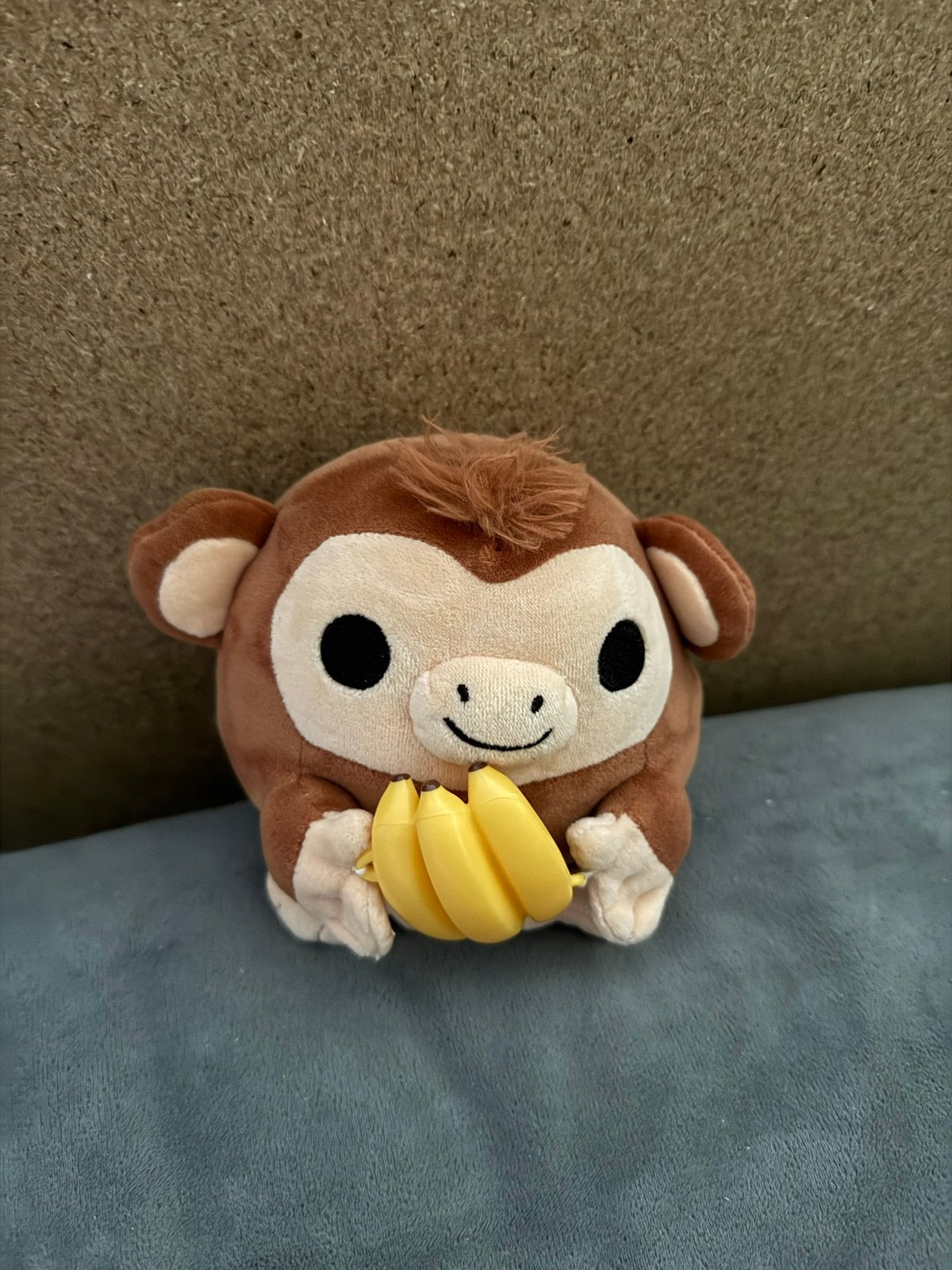 Schattige knuffelaap met bananen, Ophalen of Verzenden, Zo goed als nieuw, Middelgroot (20 tot 80 cm), Bruin