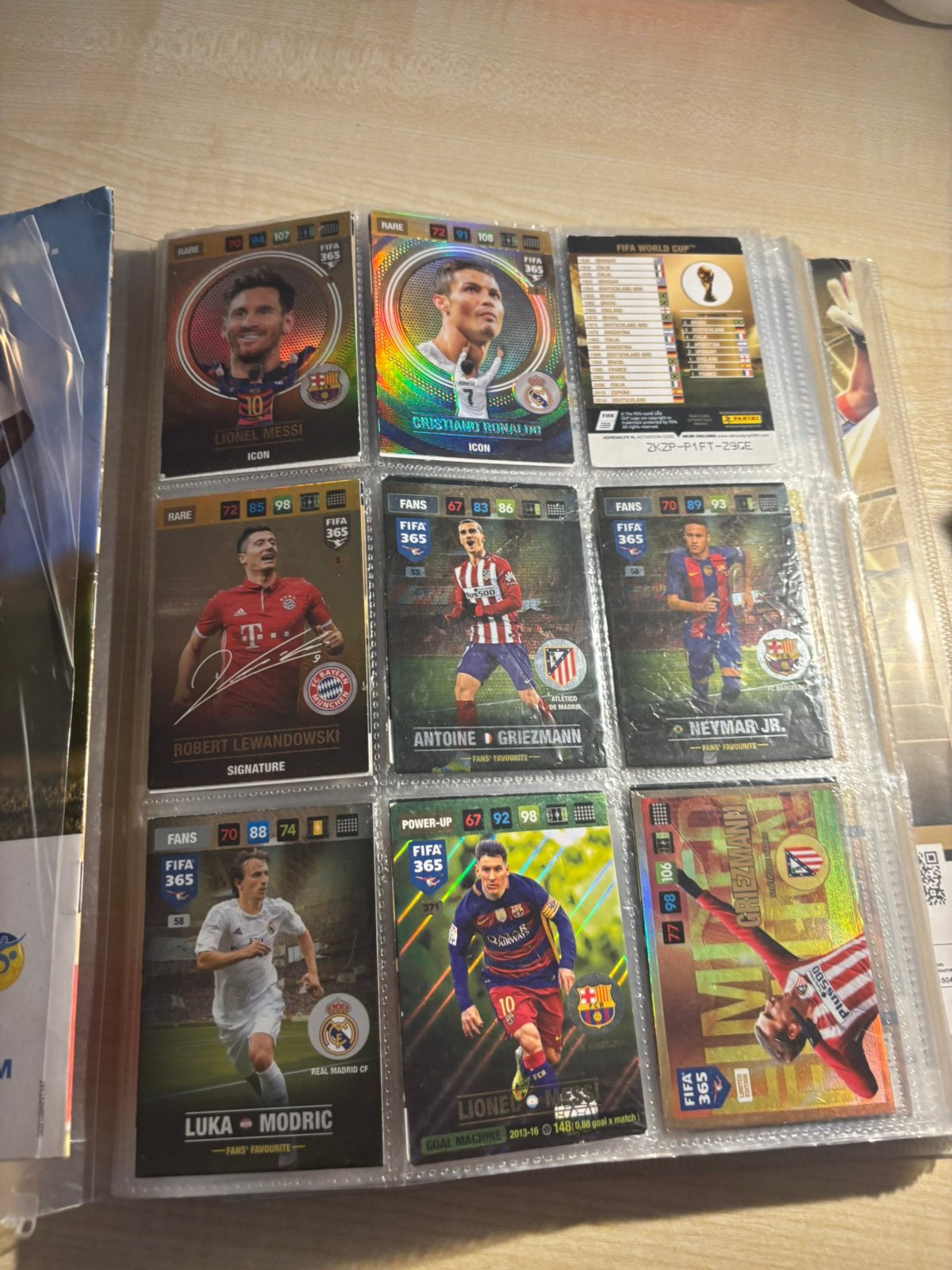 Panini FIFA 365 2016/2017, Hobby en Vrije tijd, Ophalen of Verzenden, Zo goed als nieuw, Meerdere kaarten