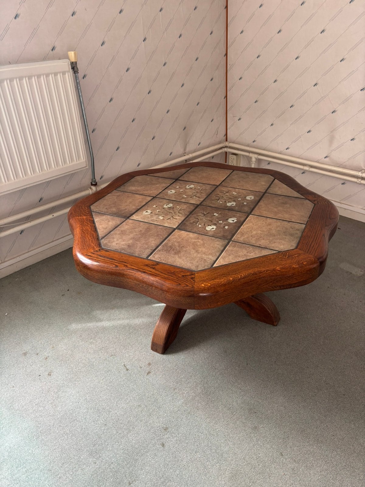 Unieke houten salontafel met tegels en bloemmotief, Gebruikt, Overige vormen, Minder dan 50 cm, Overige houtsoorten