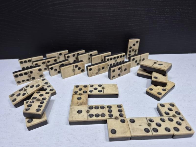 28 antieke domino stenen, Ophalen of Verzenden